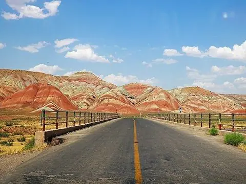 کوه‌های رنگی ماهنشان