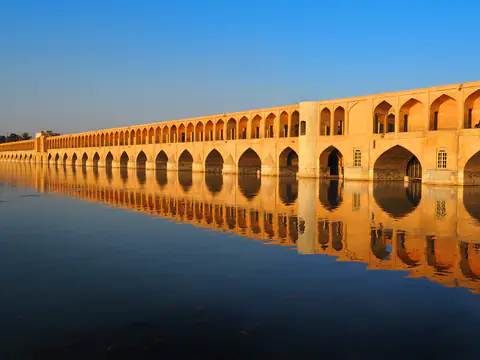 سی‌وسه‌پل و پل خواجو