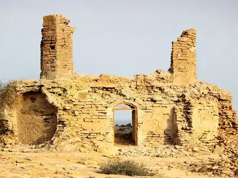 بندر تیس و قلعه پرتغالی‌ها