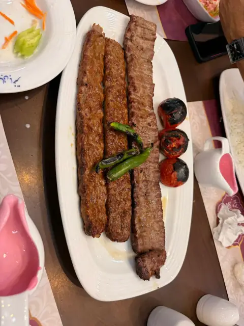 رستوران باختر