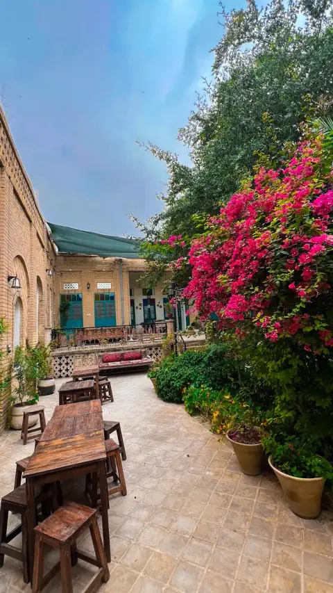 بوم‌گردی عمارت پدری