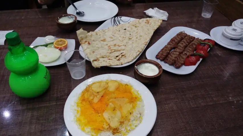 رستوران بره سفید