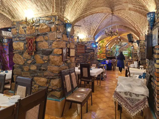 سفره سرای آریاییان